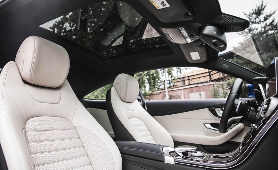 Интерьер Mercedes-Benz C300 Coupe AMG Line 2016 года  (NA) (фото 13 из 26)